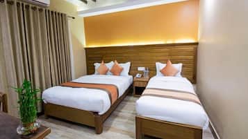 Habitación Deluxe con 2 camas individuales | Sábanas de algodón egipcio, ropa de cama de alta calidad y edredón