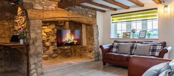 1 Pound Cottage-4 Bed Home-Parking