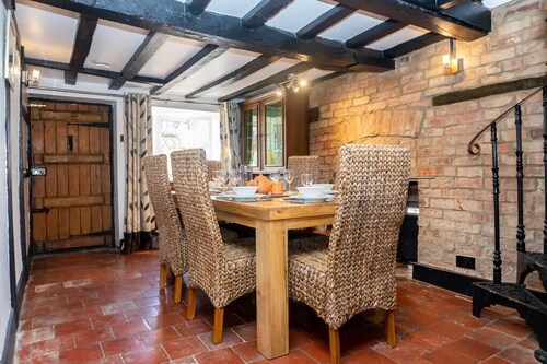 Two Pound Cottage - 3 Bed Home - Hot Tub