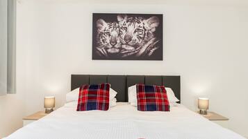 4 bedrooms, desk, iron/ironing board, free WiFi