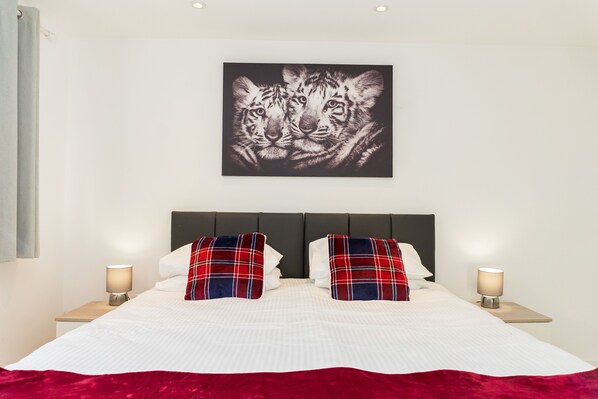 4 bedrooms, desk, iron/ironing board, free WiFi