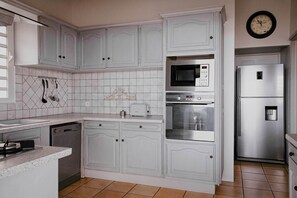 Køleskab, mikrobølgeovn, ovn, opvaskemaskine