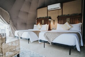 Standaard tent | Luxe beddengoed, pillowtop-bedden, een minibar, een kluis op de kamer