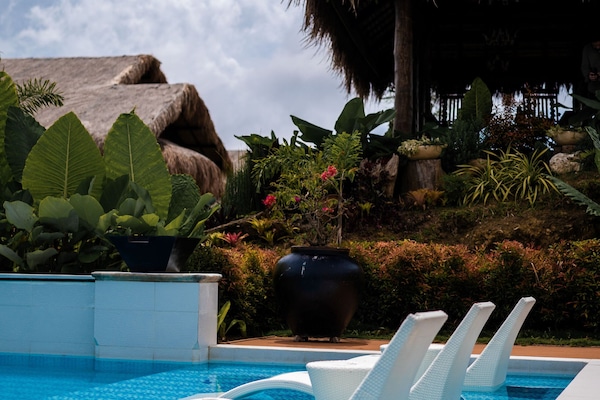 Kolam renang outdoor