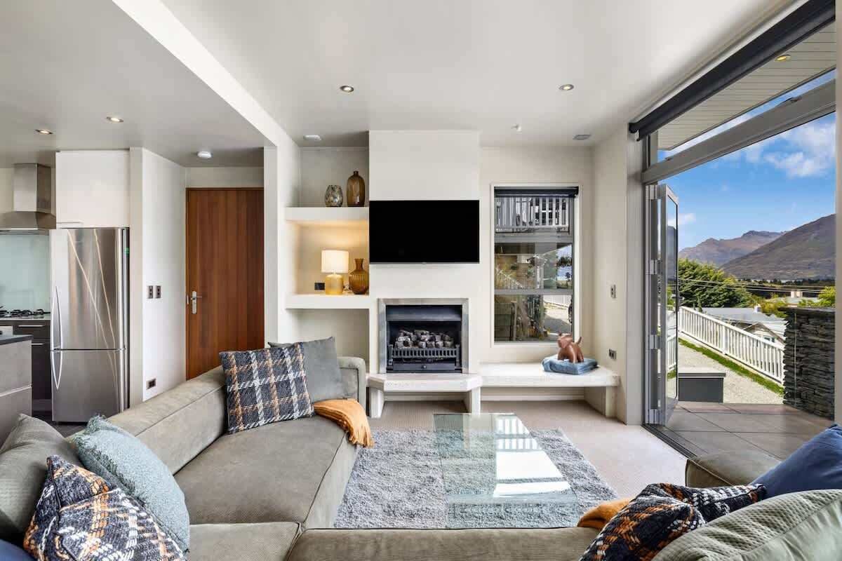 TV, fireplace, offices