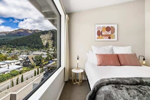 3 Schlafzimmer, Schreibtisch, Bügeleisen/Bügelbrett, Reisekinderbett