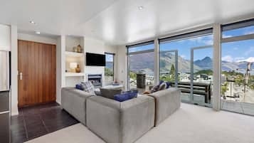 TV, fireplace, offices