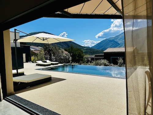 La "villa Romy" Piscine et Spa Face au Ventoux en Provence