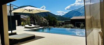 La "villa Romy" Piscine et Spa Face au Ventoux en Provence