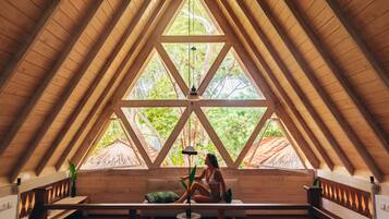 Luxury Suite, Multiple Beds, Bathtub, Garden View