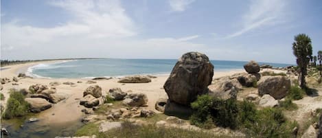 Una playa cerca, arena blanca