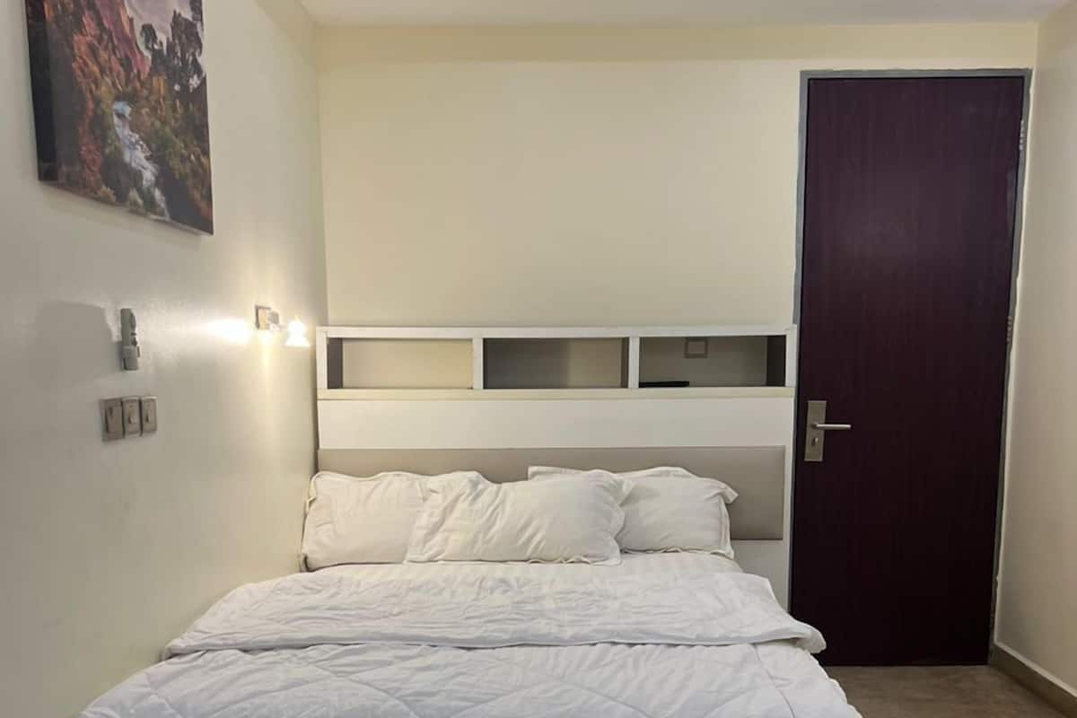 Studiosvit Standard - flera sovrum - utsikt mot poolen - vid poolen | 1 sovrum, gratis wi-fi och sängkläder