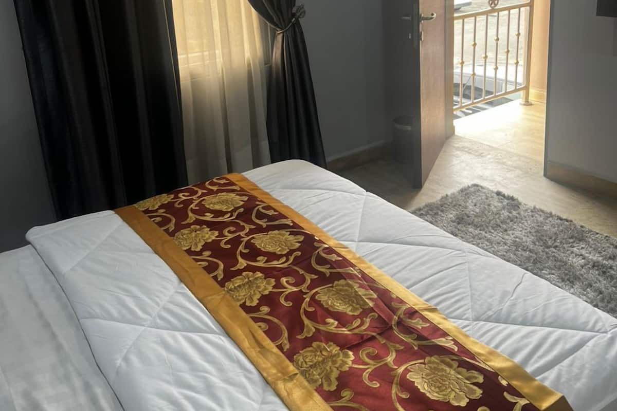 WiFi (free), bed sheets