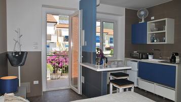 1 bedroom, iron/ironing board, internet, bed sheets