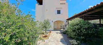 Cosy villa, close to the castle of Monemvasia. Ideal for family and friends.