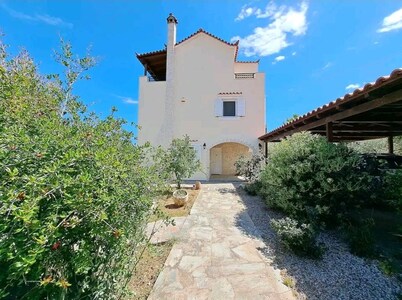 Cosy villa, close to the castle of Monemvasia. Ideal for family and friends.