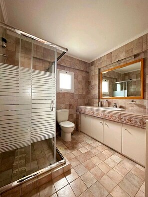 Shower, hair dryer, towels, soap