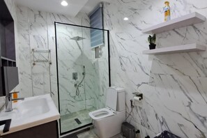 Separate tub and shower, deep soaking tub, towels, toilet paper