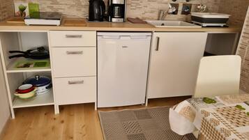 Fridge, microwave, stovetop, coffee/tea maker