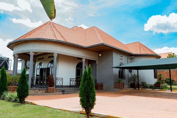 Front of property - Nyumbani Cottages - Kicukiro (Kigali)