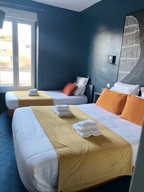 Comfort Triple Room, Ensuite | Free WiFi, bed sheets - Hôtel des Pins (Jullouville)