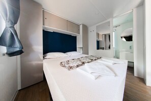 3 bedrooms, bed sheets