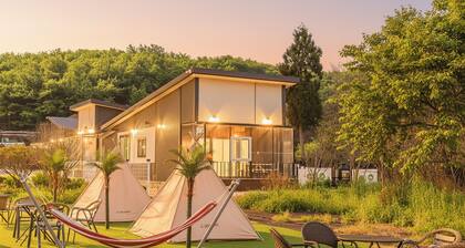 Anmyeondo Town 1967 Dog Pool Villa