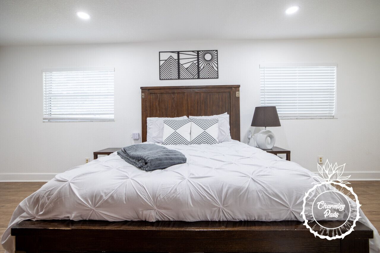 Winter Park Charmer - Heated Pool Home - Close to everything