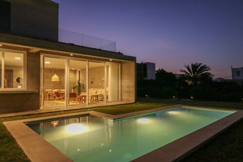 w* | Modern 4BR Villa with Private Pool in Paracas
