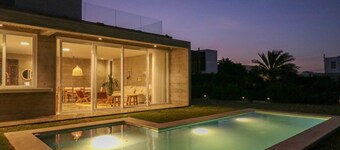w* | Modern 4BR Villa with Private Pool in Paracas