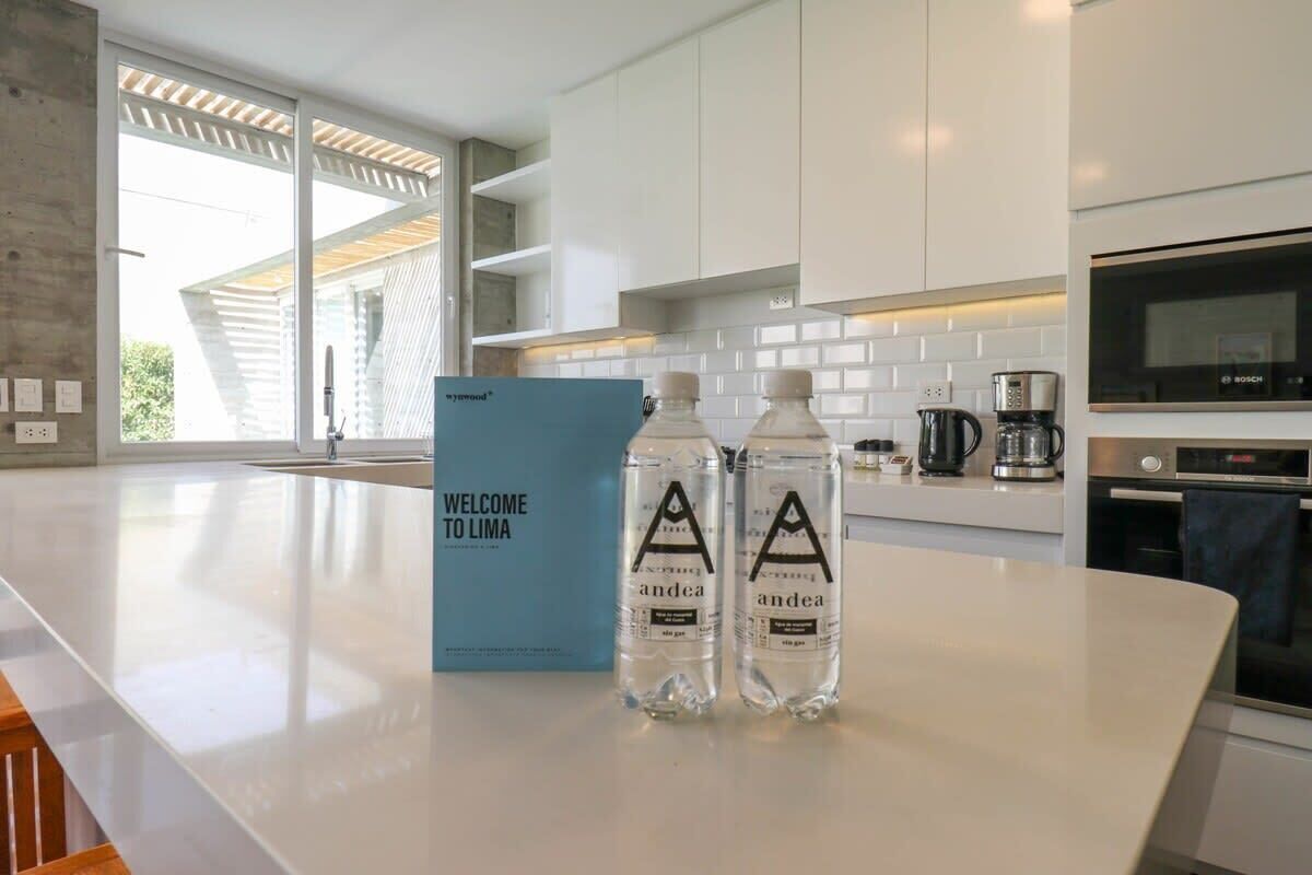 Kylskåp, mikrovågsugn, ugn och spishäll