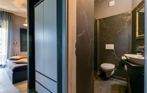 Shower, hair dryer - Lovely home in Vizinada with sauna (Vizinada)
