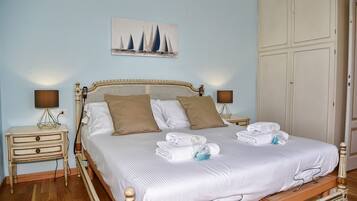 4 bedrooms, iron/ironing board, cribs/infant beds, free WiFi