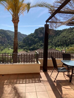 Outdoor dining - El Casar Apartments, Benahavis (Benahavis)