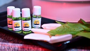 Presidential Suite | Bathroom | Shower, towels, soap, shampoo - Sarwa Cottage (Baramula)