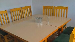 In-room dining - Sarwa Cottage (Baramula)