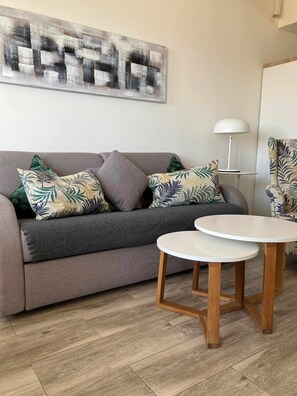 TV - Club Maritimo Front line Beach Apartments (Fuengirola)