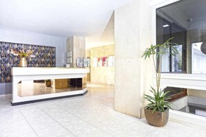 Lobby - Club Maritimo Front line Beach Apartments (Fuengirola)