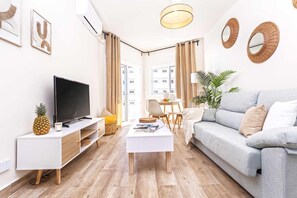 TV - Club Maritimo Front line Beach Apartments (Fuengirola)