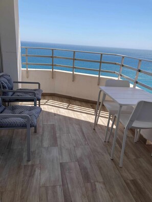 Outdoor dining - Club Maritimo Front line Beach Apartments (Fuengirola)