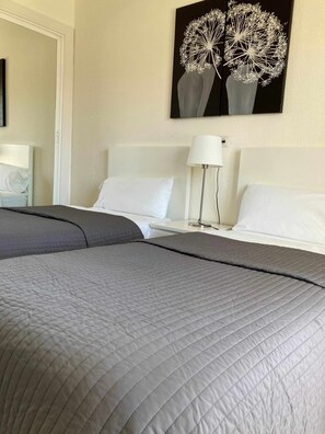 1 bedroom, iron/ironing board, travel crib, free WiFi - Club Maritimo Front line Beach Apartments (Fuengirola)