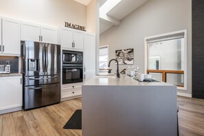 Fridge, microwave, oven, stovetop - Book for Ski! Updated Snowcreek Townhome with Mountain Views and Fireplace! (Mammoth Lakes)