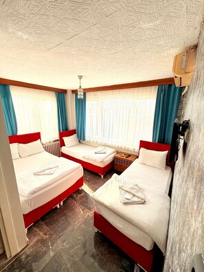 Tremannsrom – standard, flere senger | Sengetøy av topp kvalitet, wi-fi (inkludert) og sengetøy