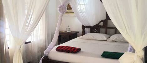 2 dormitoris, planxa i posts de planxar, wifi i roba de llit