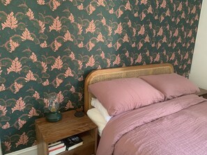 1 habitación, tabla de planchar con plancha, wifi y ropa de cama 