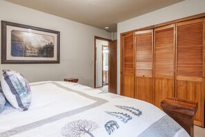 4 bedrooms, iron/ironing board, free WiFi, bed sheets