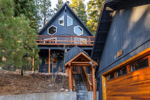 Lake Tahoe Cabin w/ Forest Views & Beach Access Near Northstar