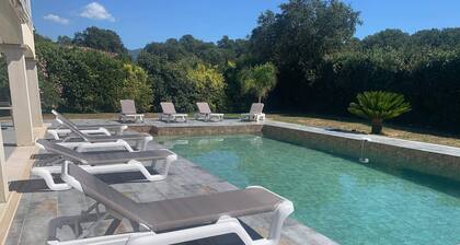 Villa 300m2 avec piscine chauffée, jacuzzi+spa de nage