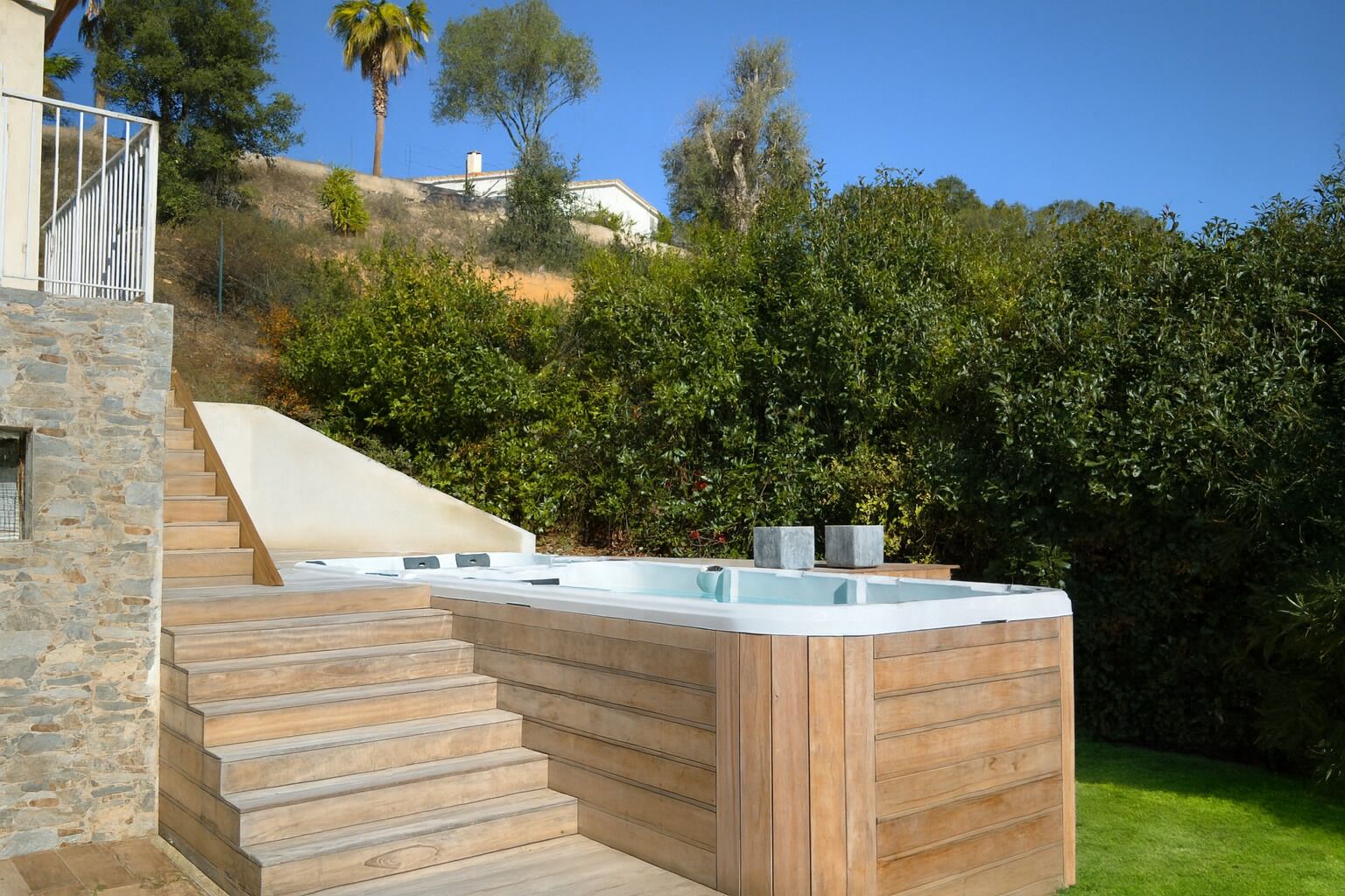 Bain à remous extérieur