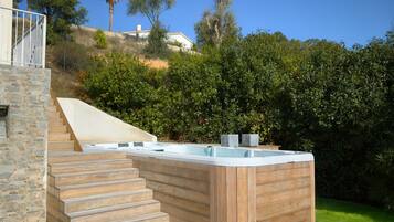 Bain à remous extérieur